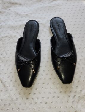 Nordstrom Black Leather Pointed-Toe Slip-On Mules with Bow Size 7.5